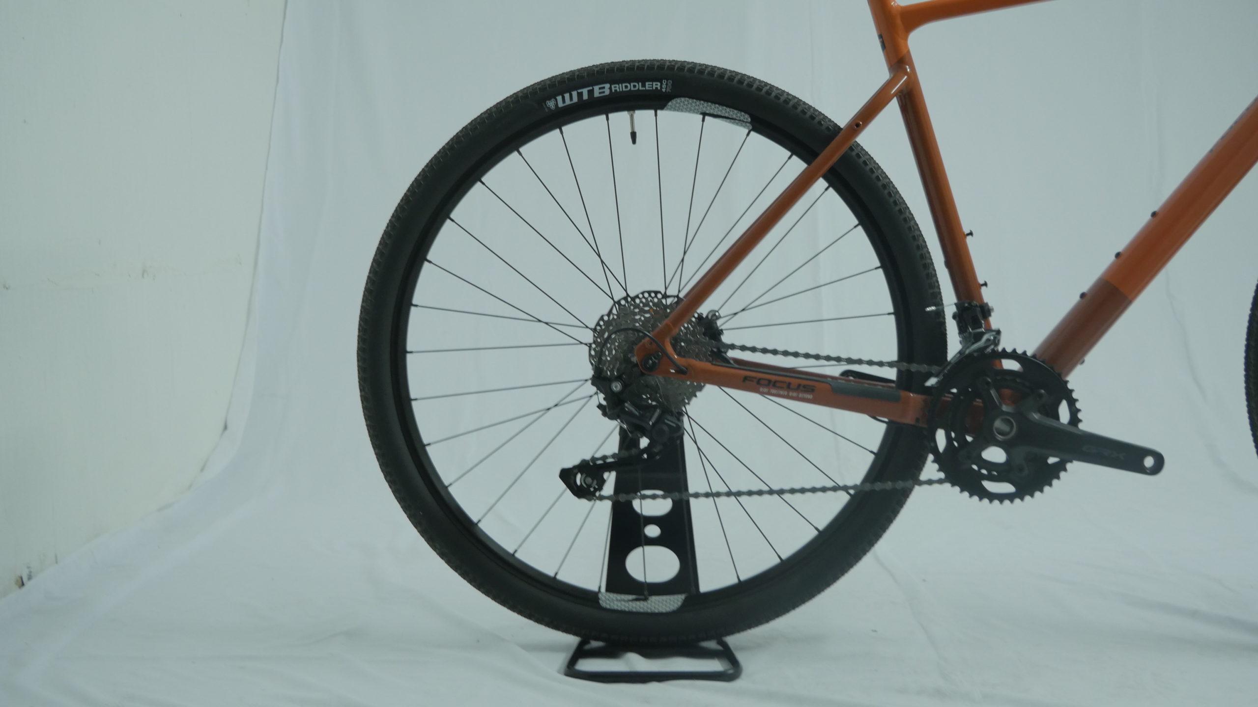 Vélo de gravel Focus Atlas 6.7 Shimano GRX Orange