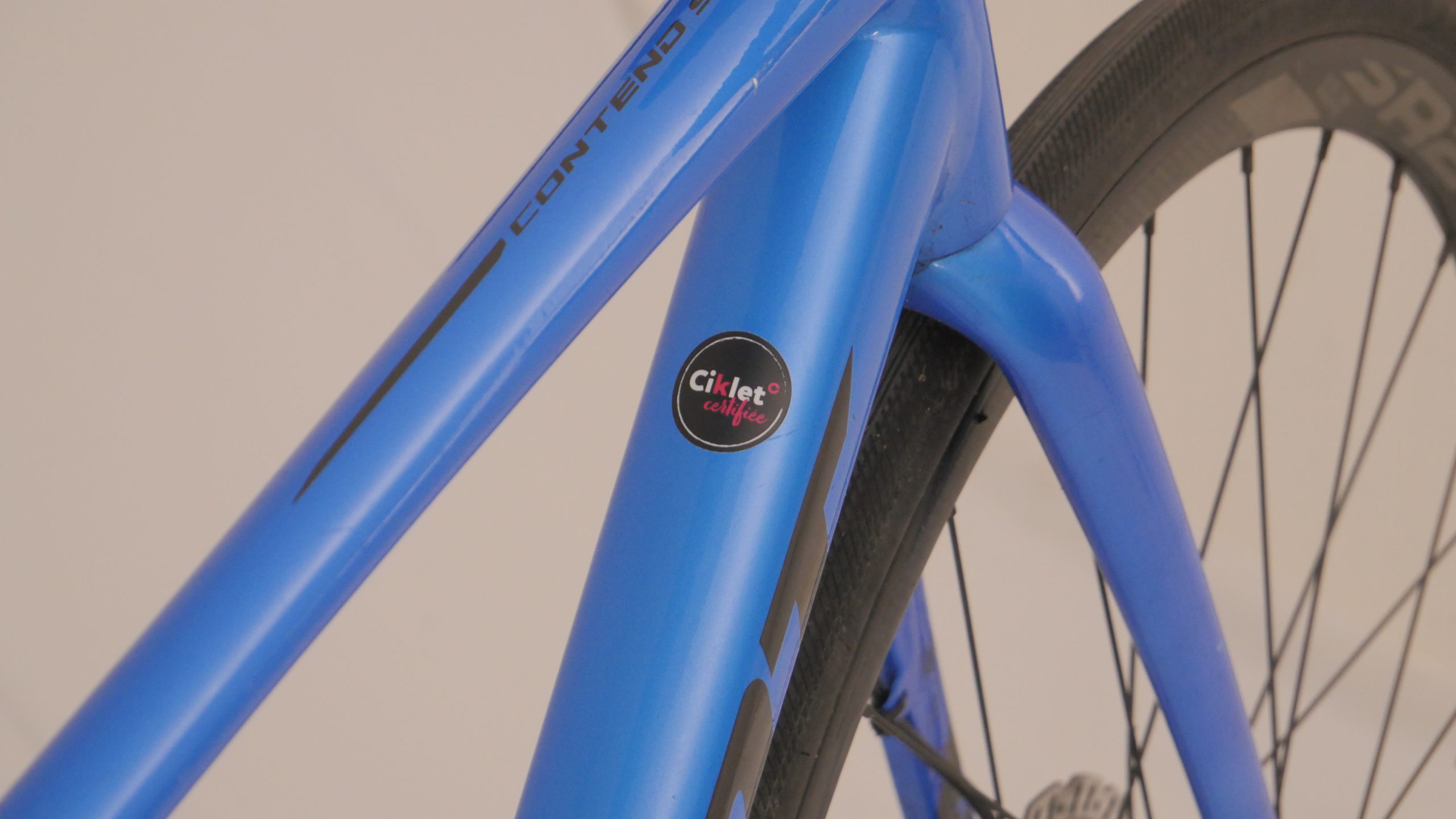 Vélo de route Giant Contend SL Disc Shimano Tiagra/105 Blue