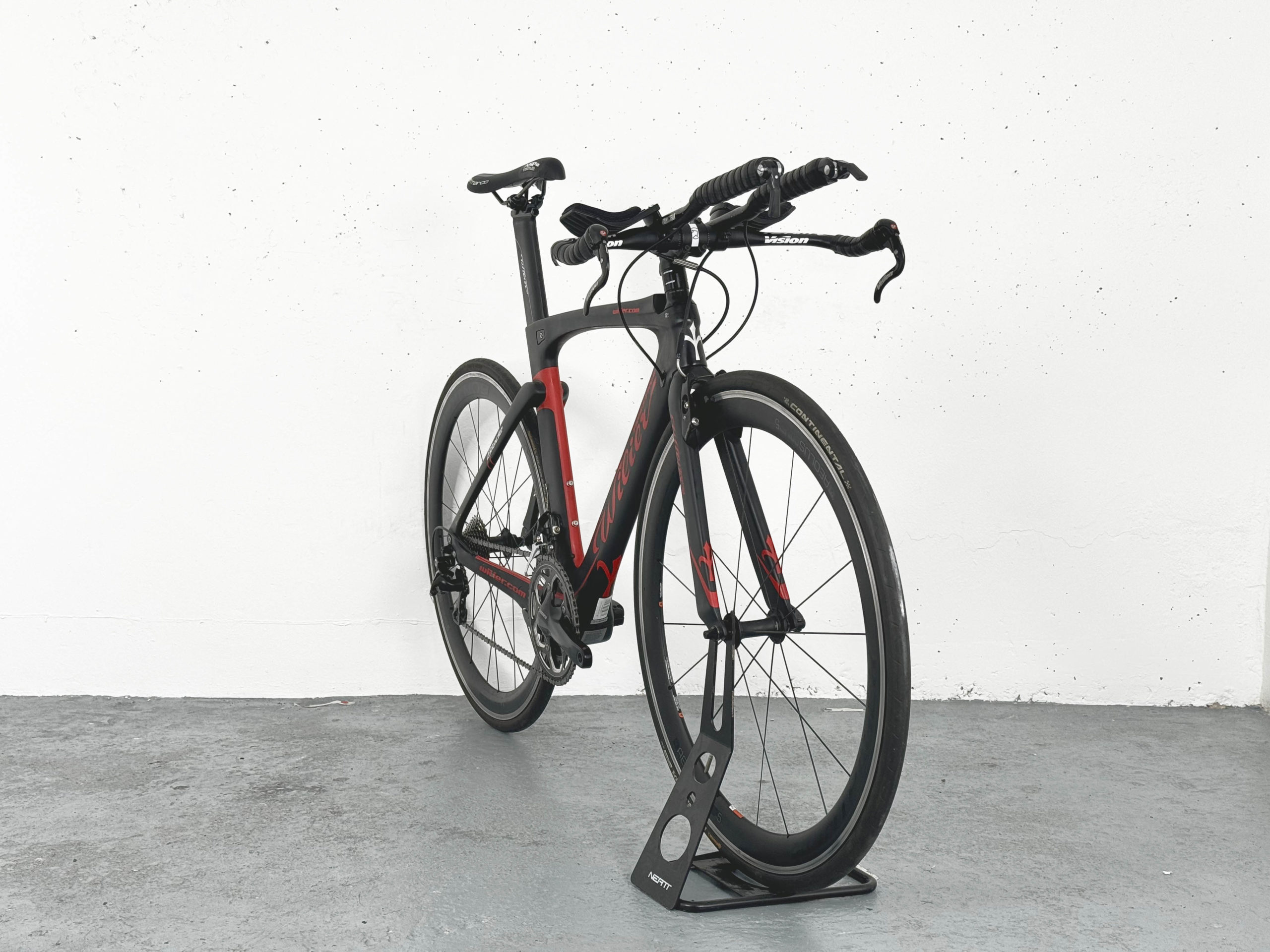 Vélo Contre-la-Montre Wilier-Triestina Blade Shimano 105 / Roues Bontrager Aeolus Comp 5 Black / Red
